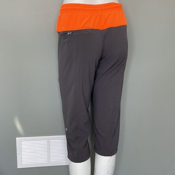 Lululemon Step Lively Crop Size 4 - Picture 2 of 2